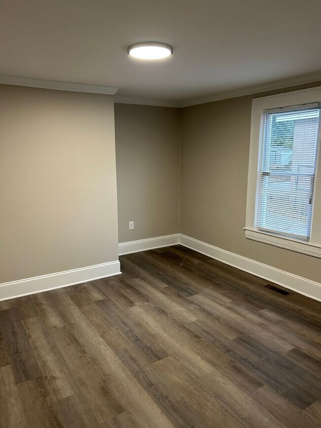 Foto del edificio - 2848 N Glenn Ave