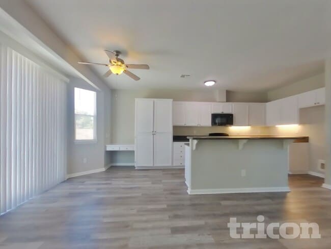 Foto del edificio - 757 Pino Ave