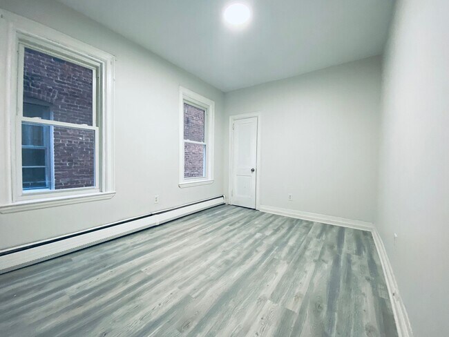 Building Photo - 48 W 54th St