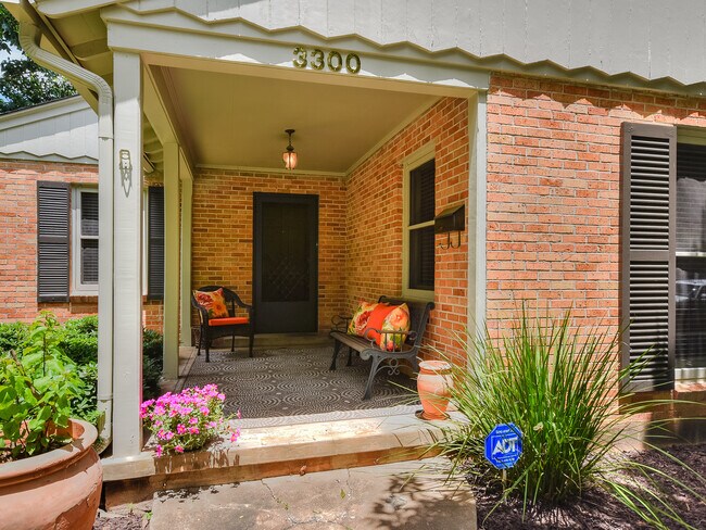 Foto del edificio - 3300 Glenview Ave