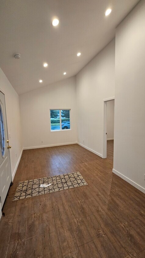 Foto principal - 15011 Hartland St
