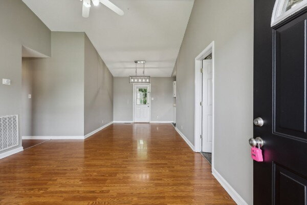 Foto del edificio - 157 Oak Tree Dr