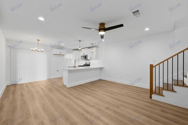 Foto del edificio - Gorgeous 3/2.5 Duplex in Greenville!