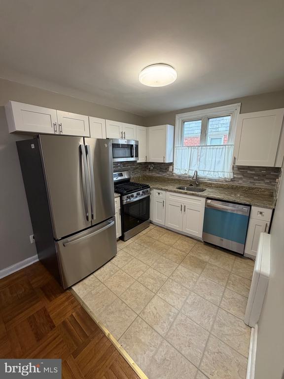 Foto del edificio - 8523 Mansfield Ave