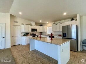 Building Photo - 120 N Royal Palm Rd