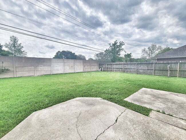 Building Photo - 2715 Sailors Moon Dr