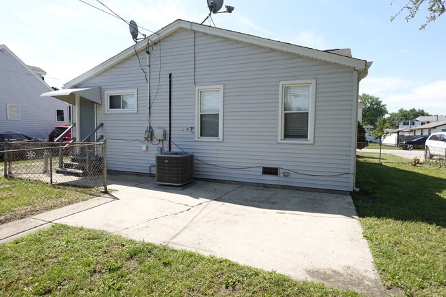 Building Photo - 5834 89th Pl