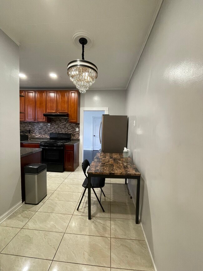 Dining Area - 466 49th St