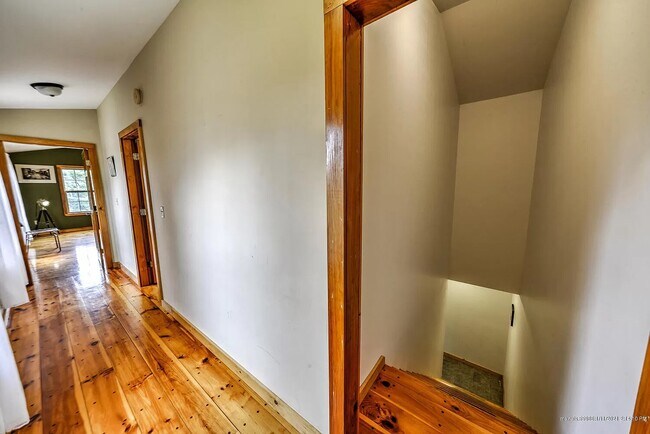 Building Photo - 8 Clarks Point Rd