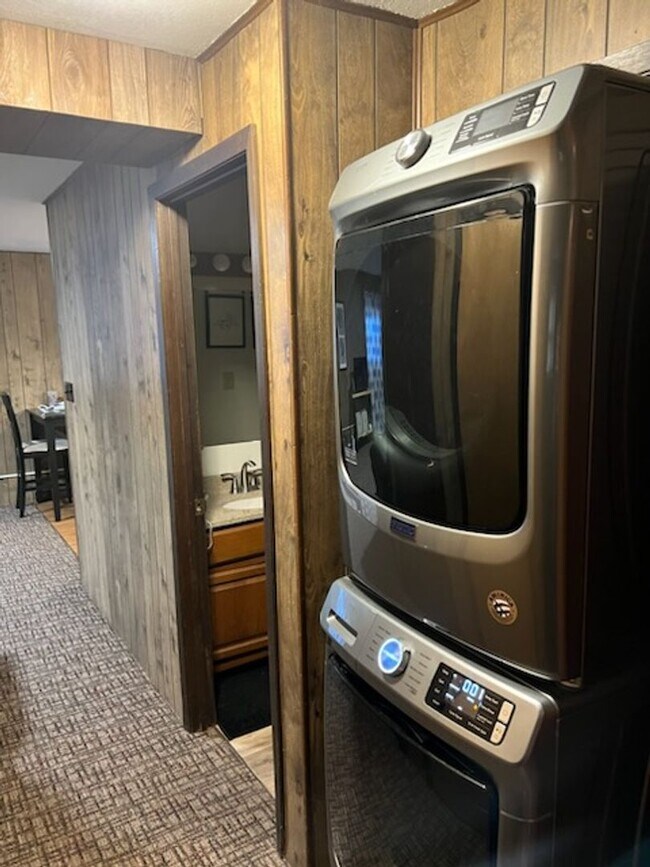 Foto del edificio - 7917-19 University