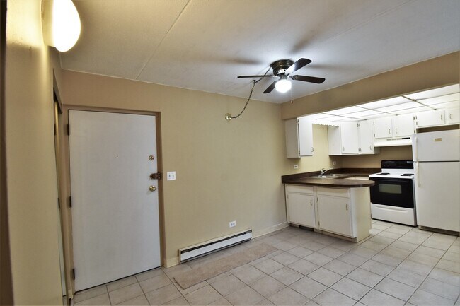 Foto del edificio - 1451 W Irving Park Rd