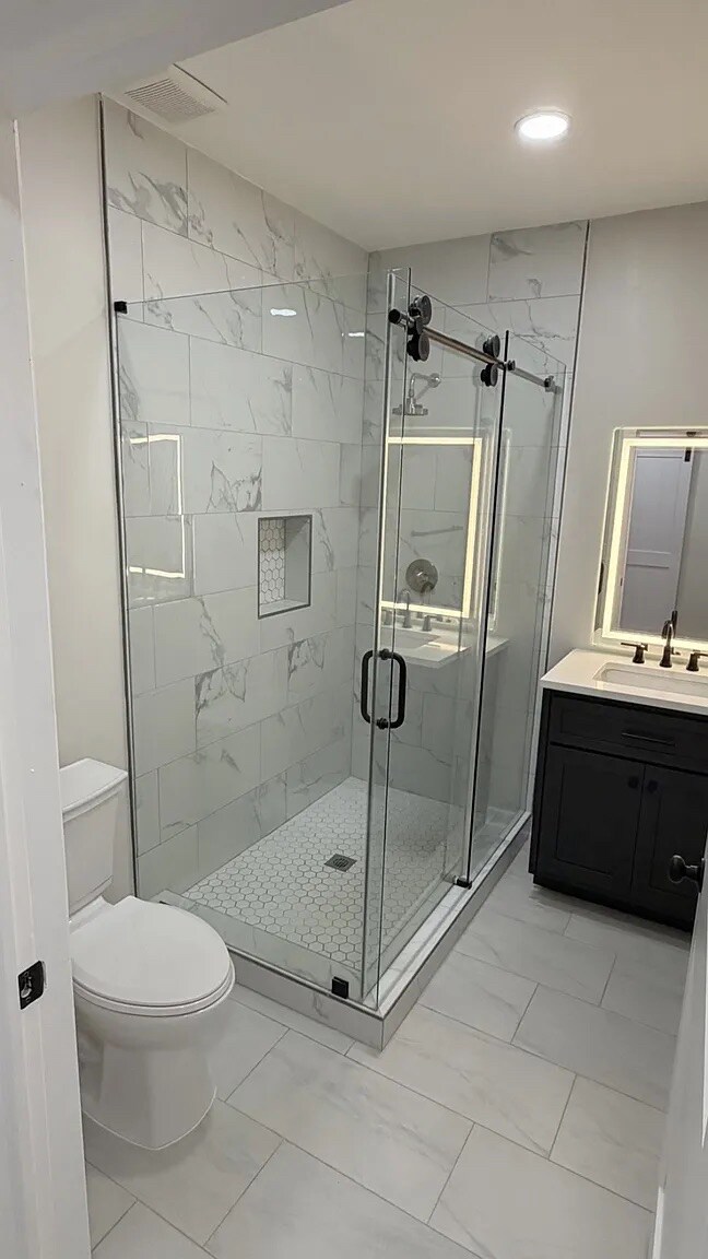 Foto del edificio - Room in Apartment on Comet Ives Ln