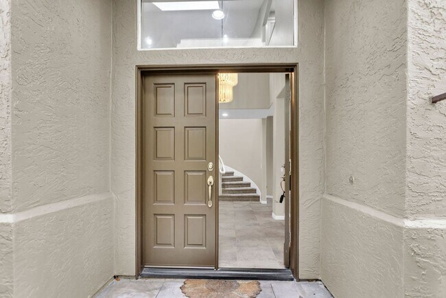 Building Photo - Beautiful 3 Bedroom/2.5 bath  detached hom...