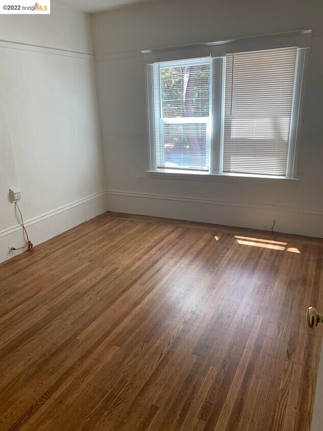 Primary Photo - 2548 Benvenue Ave
