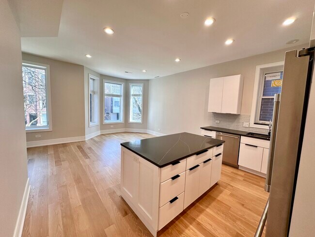 Building Photo - 930 N Wolcott Ave