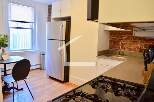 Building Photo - $2950/month - South End 2-Bedroom Apartmen...