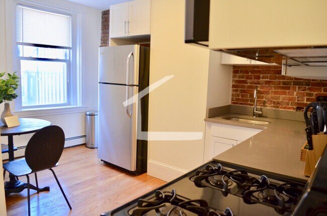 Foto del edificio - Renovated unit in lovely South End brownst...