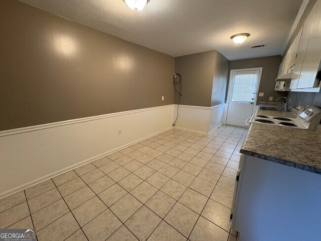 Foto del edificio - 1701 Claxton Dairy Rd