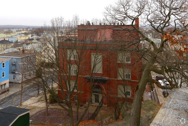 Building Photo - Chateau Anne