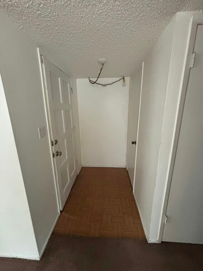 Foto del edificio - 56 Lark Center Dr