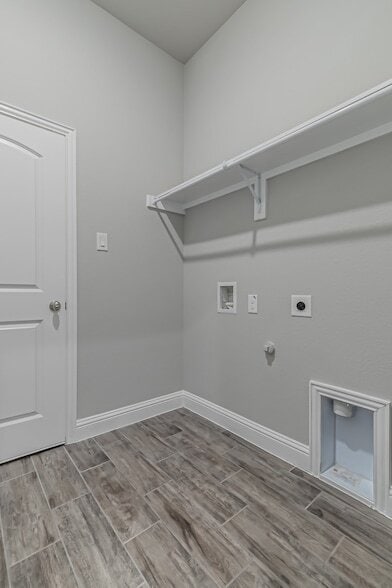 Building Photo - 422 Oleander Dr