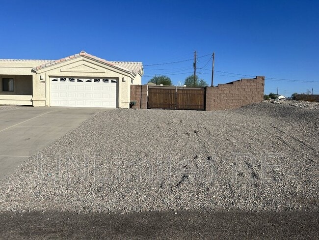 Building Photo - 2290 Interlake Dr
