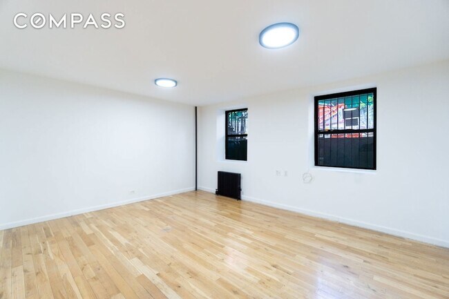 Foto del edificio - 320 W 20th St