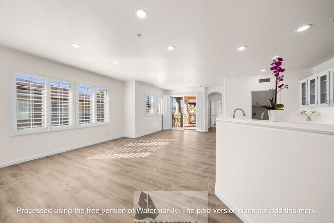 Foto del edificio - Welcome to this stunning 2-bedroom condo in gated community