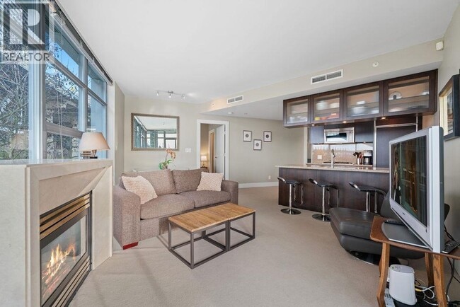 Building Photo - 628 Kinghorne Mews