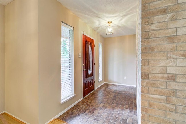 Building Photo - 14715 Knightsway Dr
