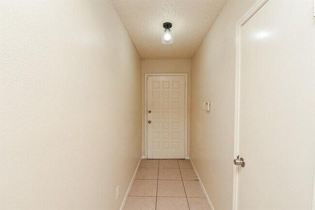 Building Photo - 7950 Claiborne St