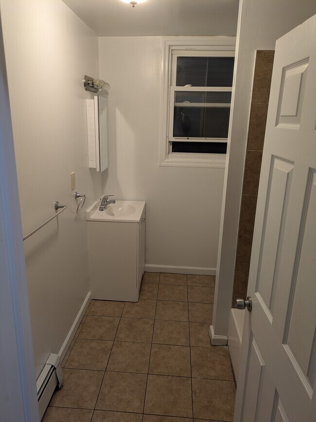 295 S 9th St Unit 2, Newark, NJ 07103 Condo for Rent in Newark, NJ