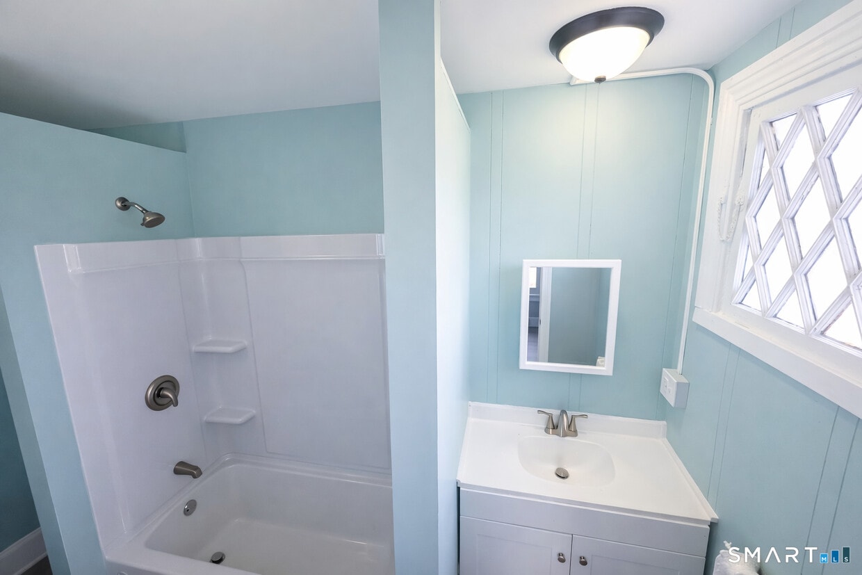 Building Photo - 21 Pearl St