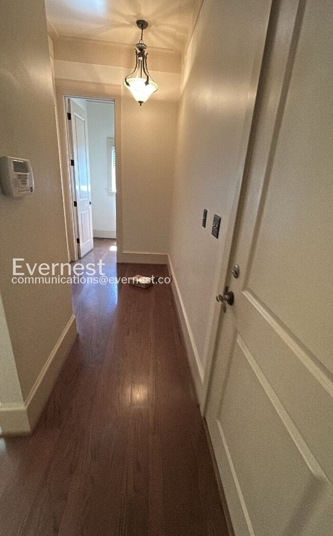 Building Photo - 4-Bed/3.5-Bath Spacious Townhome with Fenced Yard and Garage/Available Now!