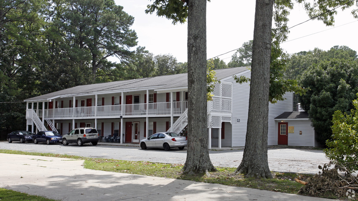 Primary Photo - Robinson Apartments