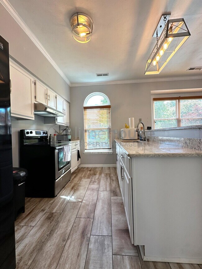 Foto del edificio - 400 Greenview Dr