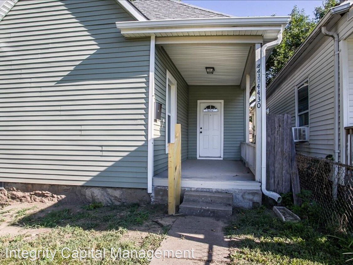 Foto principal - 2 br, 2 bath House - 4430 E 10th St