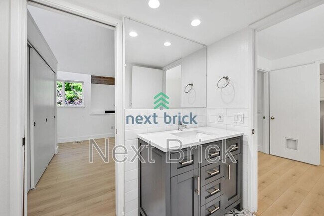 Foto del edificio - 3414 108th Pl NE