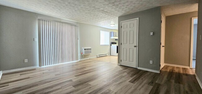 Foto del edificio - Newly Renovated 2 bedroom in Englewood! With W/D hookups!