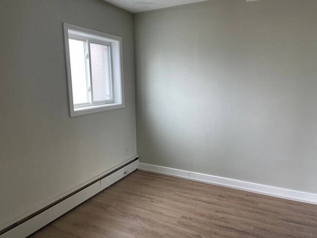 Building Photo - RECENTLY UPDATED 1-BEDROOM APARTMENT FOR R...