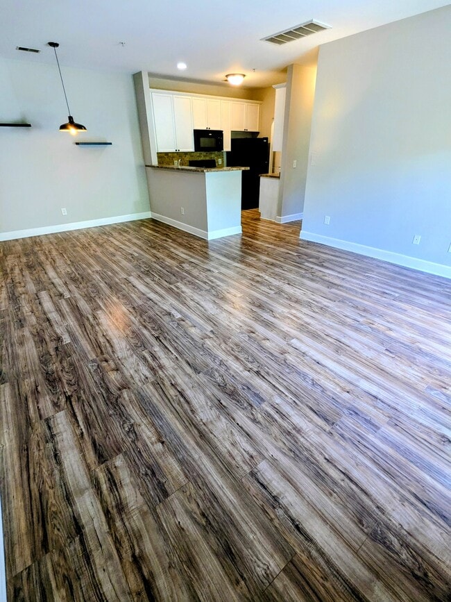 Foto del edificio - 8211 Lenox Creekside Dr