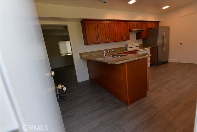 Building Photo - 102 Avenida San Dimas