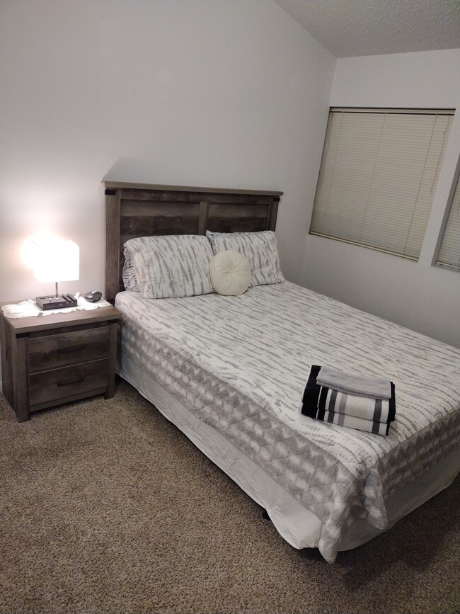 Second Bedroom - Queen Bed, Dresser, Large Closet, Smart TV - 2319 Colony Dr SW