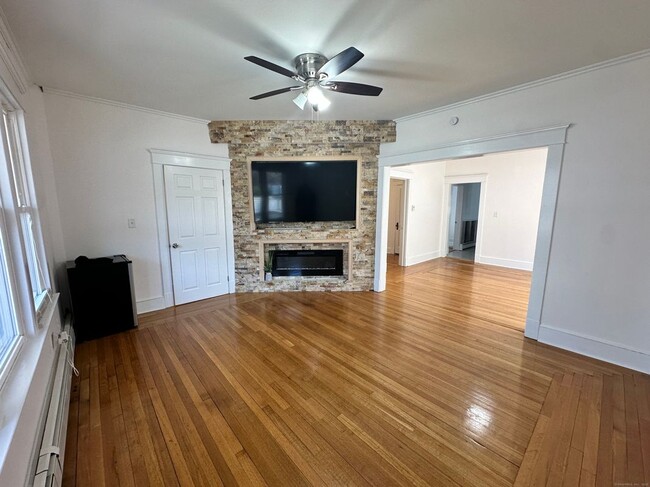 Building Photo - 1049 Campbell Ave
