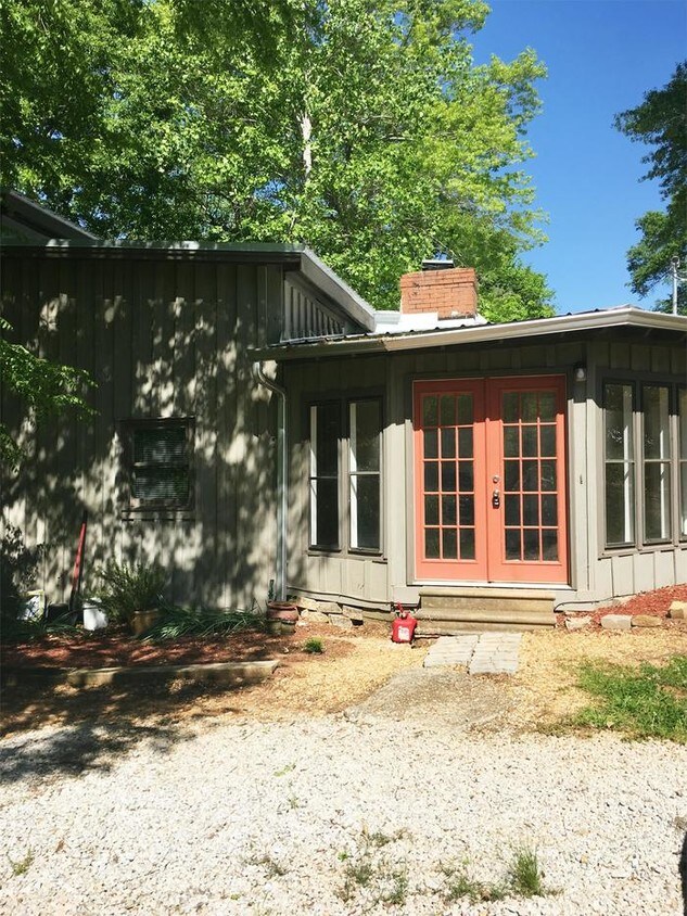 Primary Photo - 575 Vaughn Rd