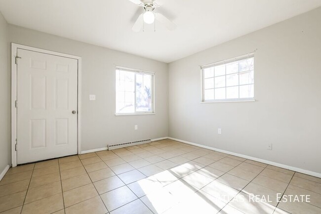 Building Photo - 881 E Egbert St