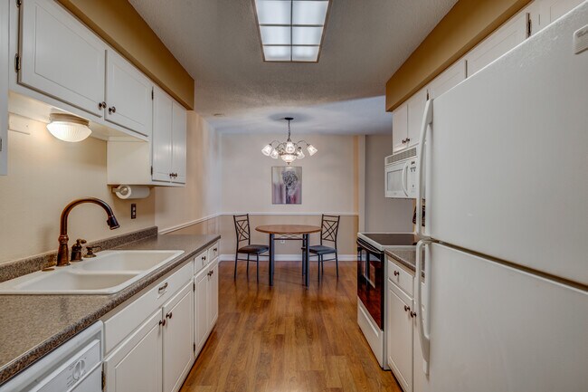 Foto del edificio - 4500 S Poplar St