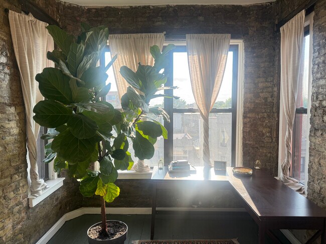 Foto del edificio - 1621 N Francisco Ave