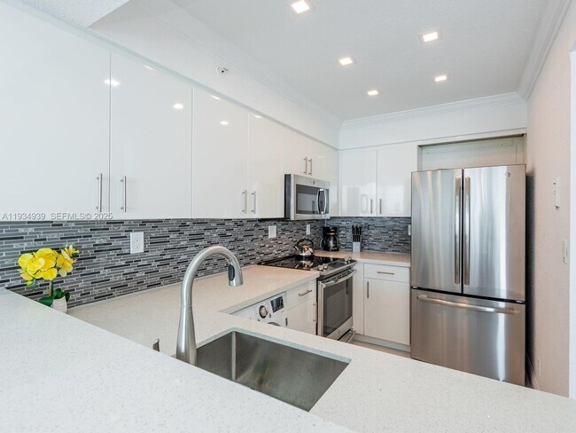 Building Photo - 2501 S Ocean Dr