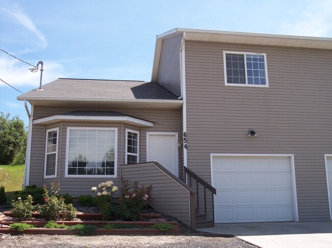 Building Photo - 652/654 N. Polk